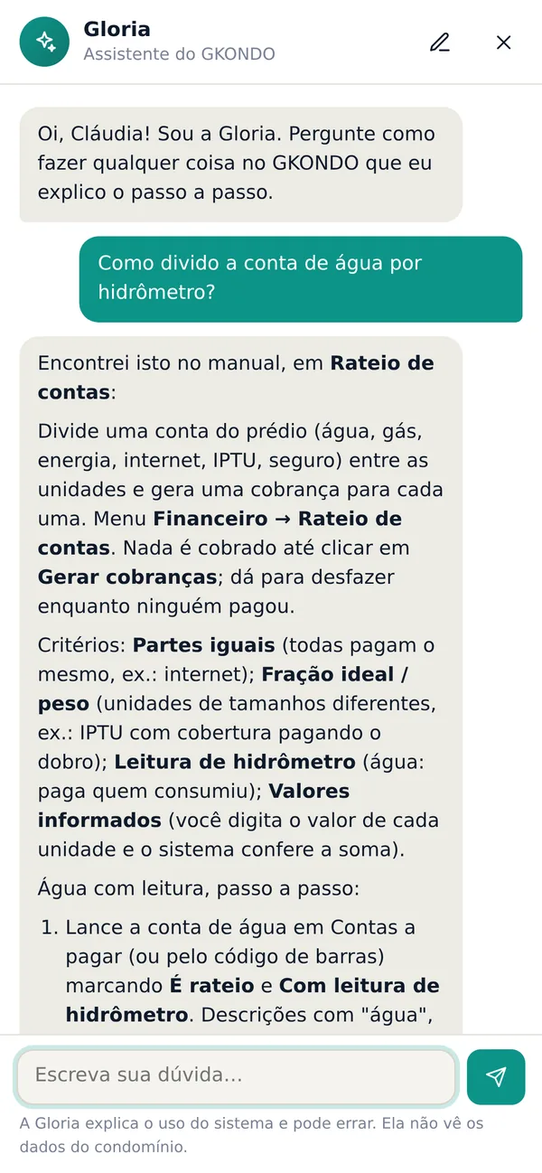 Gloria, assistente do GKONDO, explicando como dividir a conta de água por hidrômetro